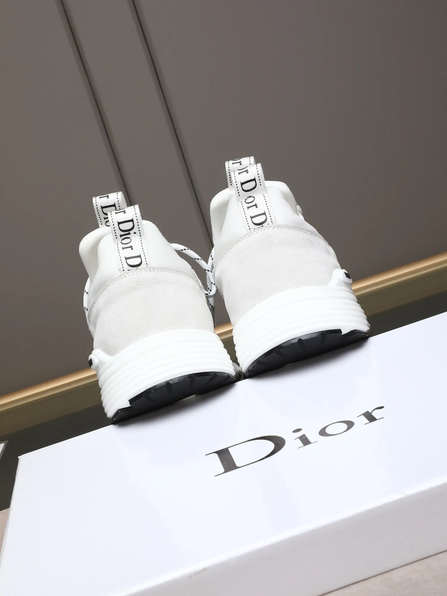 Men's shoes 💰440 💰Dior [Dior] 😘😘High-end series of casual men's shoes, simple and elegant👍👍👍The upper is made of first-layer genuine leather spliced ​​with Dior's special material [sun][sun]; imported first-layer sheepskin lining; special outsole, wear-resistant, lightweight, the overall design is harmonious and unified without lacking personality 👣🌟✨You deserve it! 3 colors😍Sizes 38~44. (45 custom-made) The picture above is a big seller🔥🔥🔥